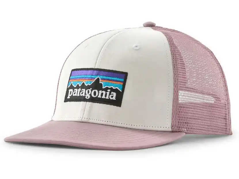 Bestpreis Patagonia P-6 Logo Trucker Hat, white w/quiet violet
